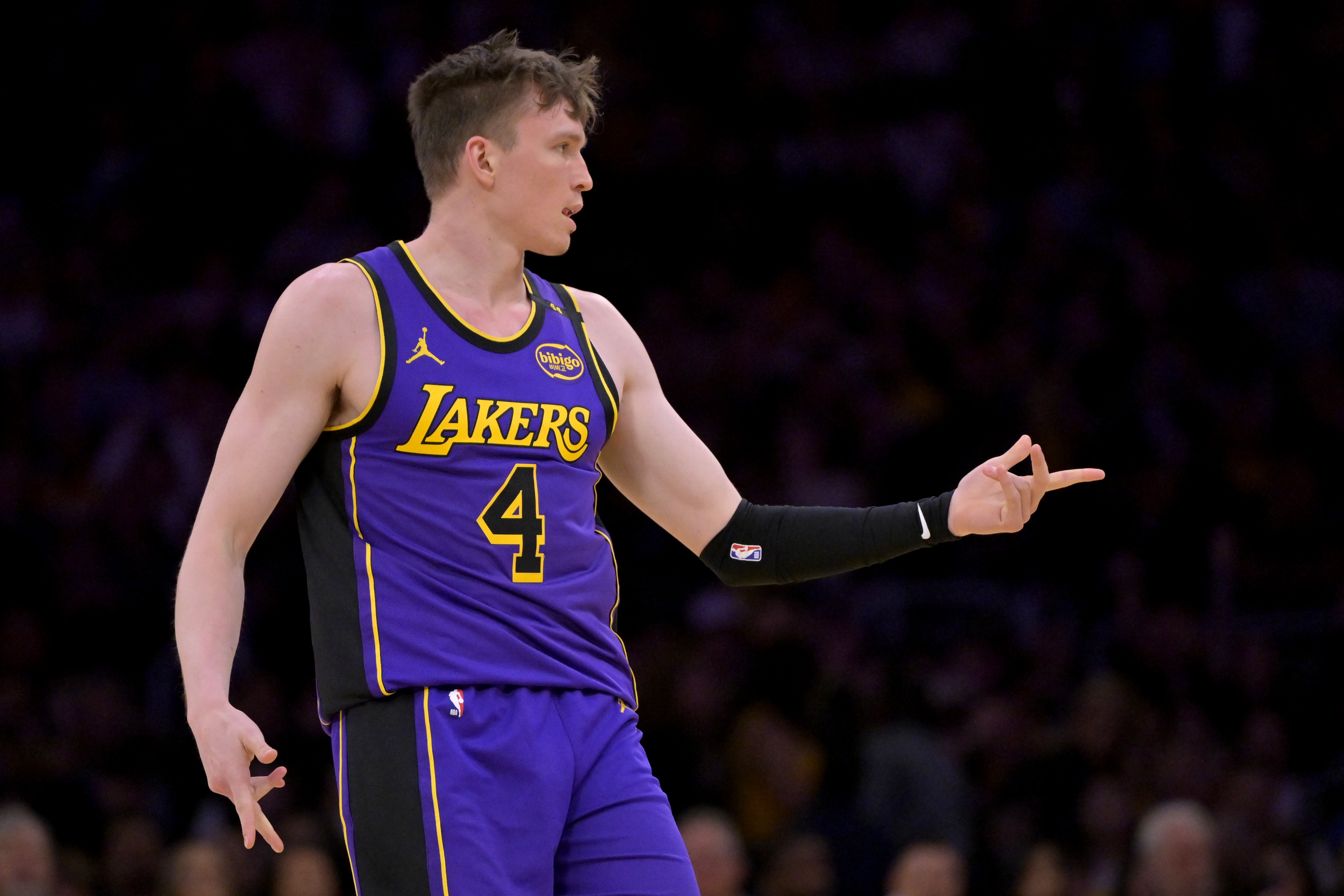 yunkai官网-美记:湖人想打包克内克特及到期合同换回即战力 但没球队感兴趣